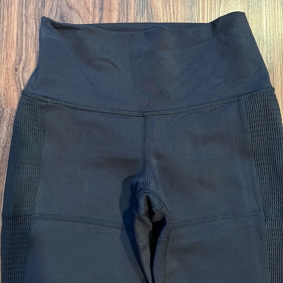 NWOT Alo Yoga Off The Grid Capri Legging - Picture 7 of 16